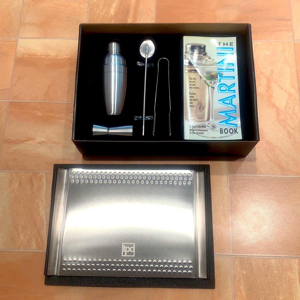 NWT Leed's Silver Cocktail Martini Shaker Bar Accessories Tool Set